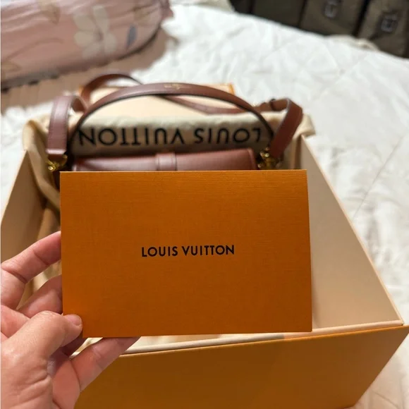 Louis Vuitton Tan Leather Crossbody Bag - Picture 2 of 7
